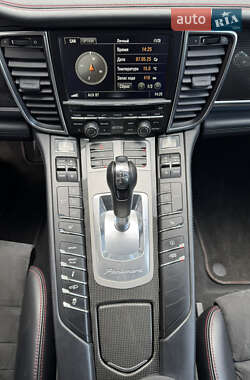 Фастбек Porsche Panamera 2013 в 