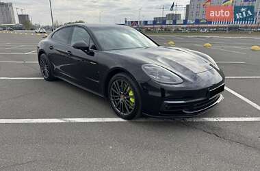 Фастбэк Porsche Panamera 2018 в 