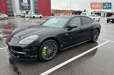 Фастбэк Porsche Panamera 2018 в Киеве