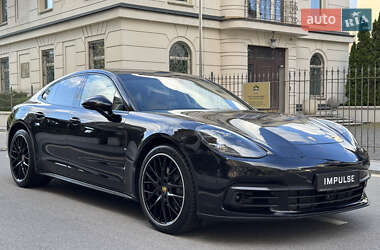 Фастбэк Porsche Panamera 2018 в 
