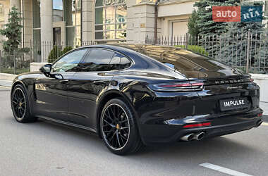Фастбэк Porsche Panamera 2018 в 