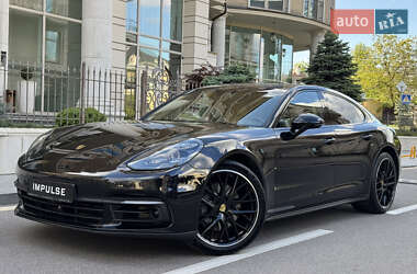 Фастбэк Porsche Panamera 2018 в 