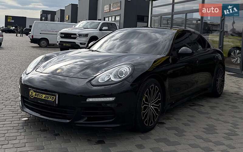 Фастбек Porsche Panamera 2014 в Мукачевому