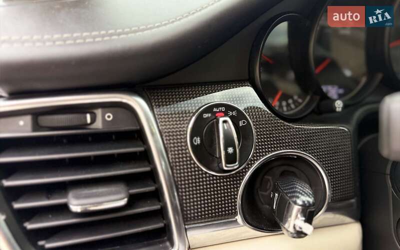 Фастбек Porsche Panamera 2014 в Мукачевому