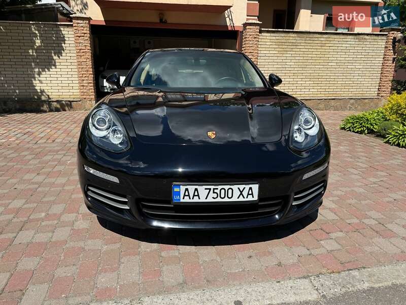 Фастбэк Porsche Panamera 2015 в Киеве