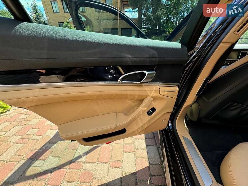 Фастбэк Porsche Panamera 2015 в Киеве
