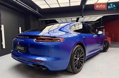 Фастбэк Porsche Panamera 2018 в 