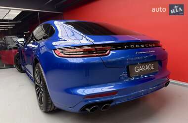 Фастбэк Porsche Panamera 2018 в 
