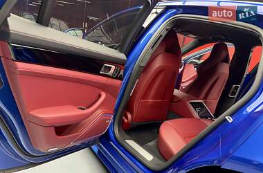 Фастбэк Porsche Panamera 2018 в 