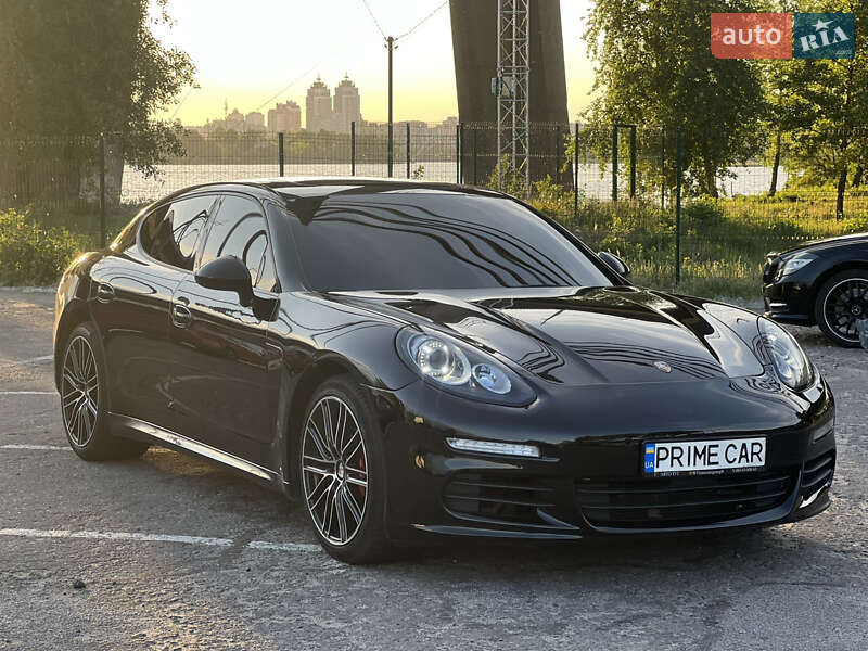 Фастбэк Porsche Panamera 2014 в Киеве