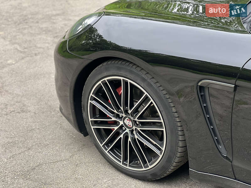 Фастбэк Porsche Panamera 2014 в Киеве