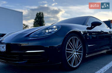 Фастбэк Porsche Panamera 2018 в 