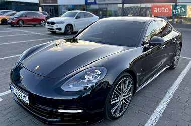 Фастбэк Porsche Panamera 2018 в 