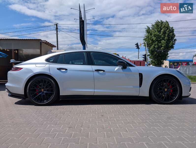 Фастбек Porsche Panamera 2017 в Києві