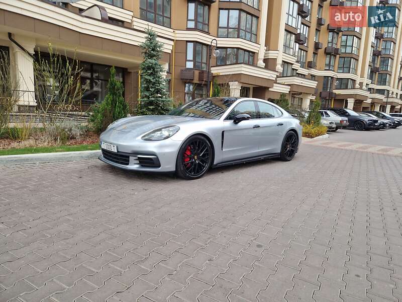 Фастбек Porsche Panamera 2017 в Києві