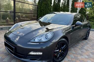 Фастбэк Porsche Panamera 2012 в Киеве