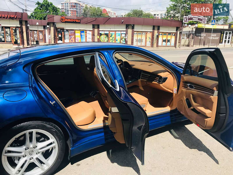 Фастбэк Porsche Panamera 2010 в Одессе