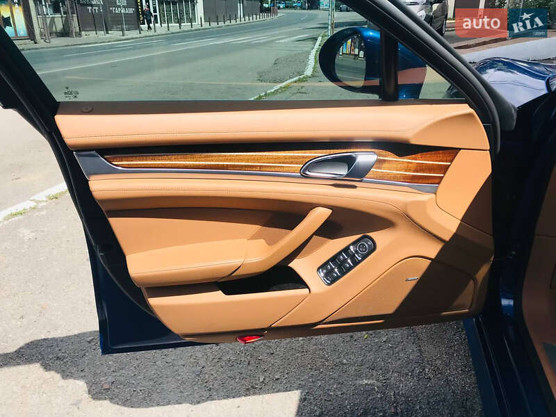 Фастбэк Porsche Panamera 2010 в Одессе