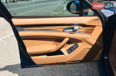 Фастбэк Porsche Panamera 2010 в 