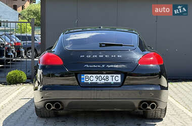 Фастбэк Porsche Panamera 2011 в 