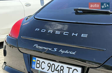 Фастбэк Porsche Panamera 2011 в 