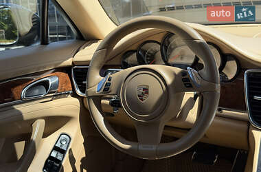 Фастбэк Porsche Panamera 2011 в 