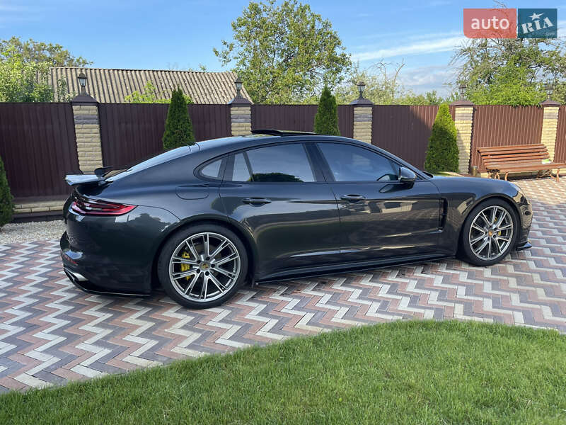 Фастбек Porsche Panamera 2018 в Києві