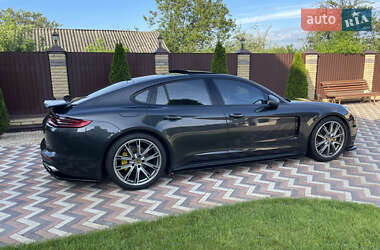 Фастбэк Porsche Panamera 2018 в 
