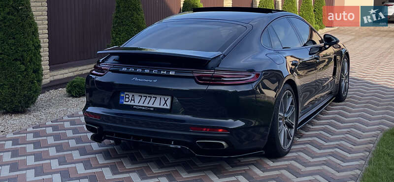 Фастбек Porsche Panamera 2018 в Києві
