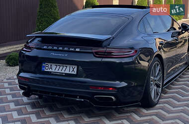Фастбэк Porsche Panamera 2018 в 