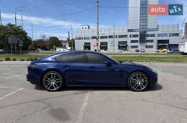 Фастбек Porsche Panamera 2023 в 