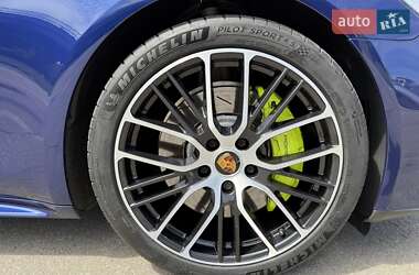 Фастбек Porsche Panamera 2023 в 
