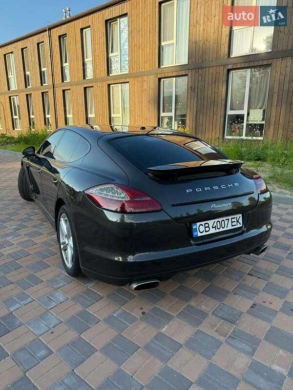 Фастбэк Porsche Panamera 2012 в Чернигове