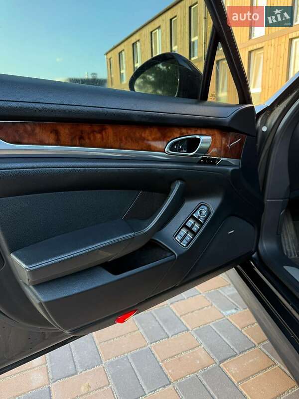 Фастбэк Porsche Panamera 2012 в Чернигове