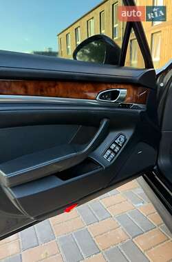 Фастбэк Porsche Panamera 2012 в 