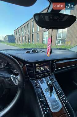 Фастбэк Porsche Panamera 2012 в 