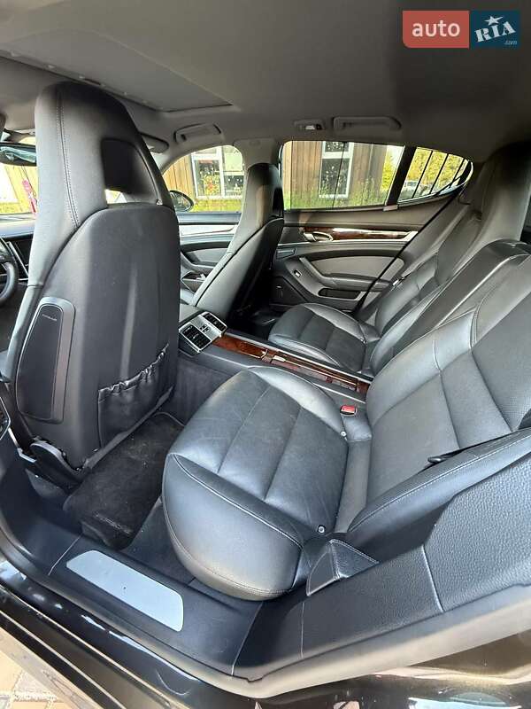 Фастбэк Porsche Panamera 2012 в Чернигове
