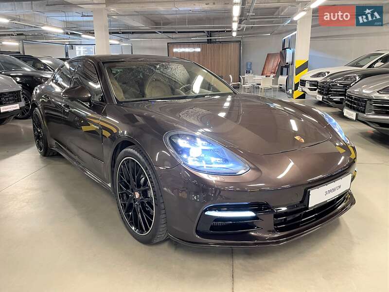 Фастбек Porsche Panamera 2018 в 