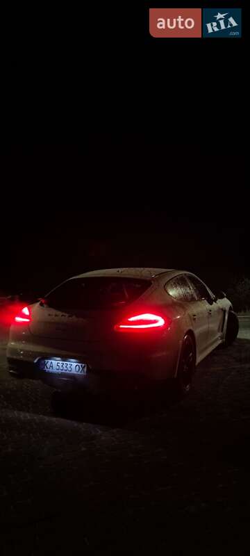 Фастбек Porsche Panamera 2014 в Києві