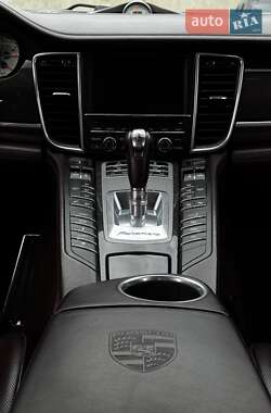 Фастбэк Porsche Panamera 2012 в 
