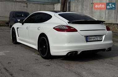Фастбэк Porsche Panamera 2012 в 