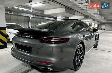 Фастбэк Porsche Panamera 2018 в 