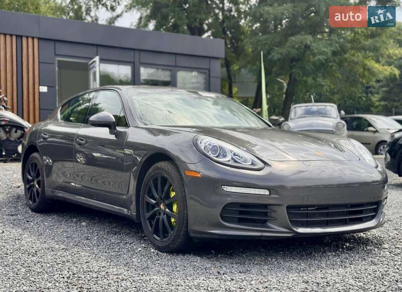 Фастбэк Porsche Panamera 2014 в Киеве фото Фастбэк Porsche Panamera 2014 в Киеве