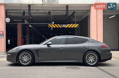 Фастбэк Porsche Panamera 2013 в 