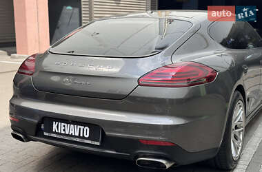 Фастбэк Porsche Panamera 2013 в 