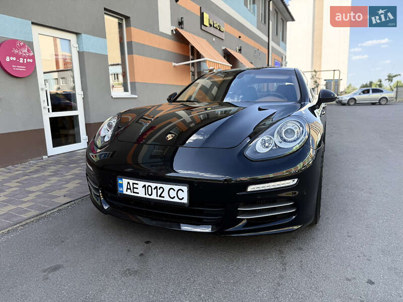 Фастбэк Porsche Panamera 2013 в Киеве