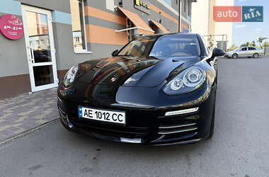 Фастбэк Porsche Panamera 2013 в 