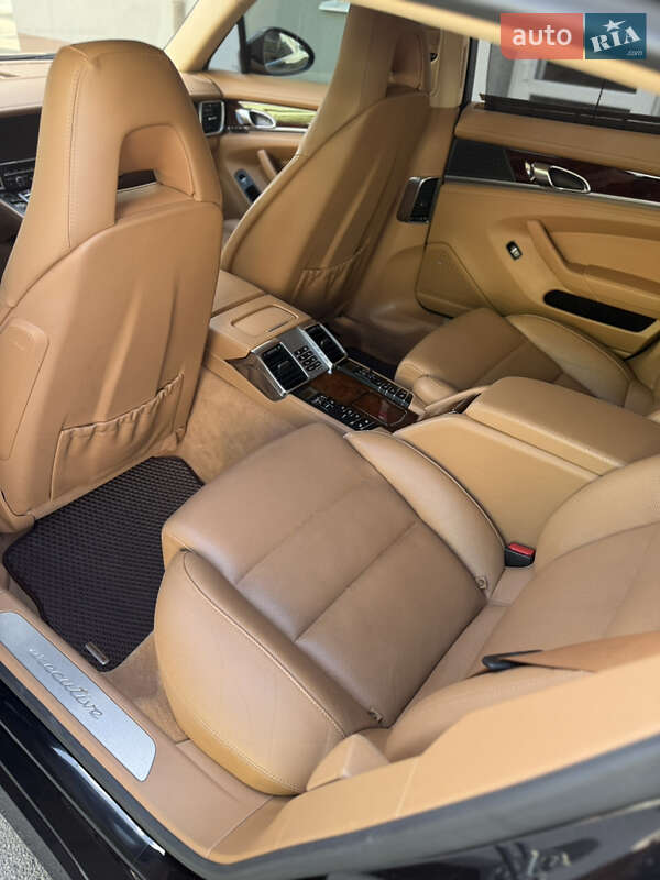 Фастбэк Porsche Panamera 2013 в Киеве
