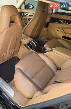 Фастбэк Porsche Panamera 2013 в 