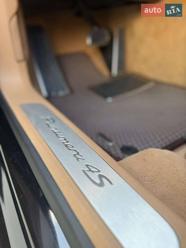 Фастбэк Porsche Panamera 2013 в Киеве